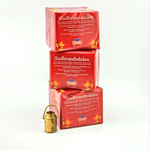 Сир норвезький брюност гудбрандсдален Tine Gudbrand Goat Cheese 250 г